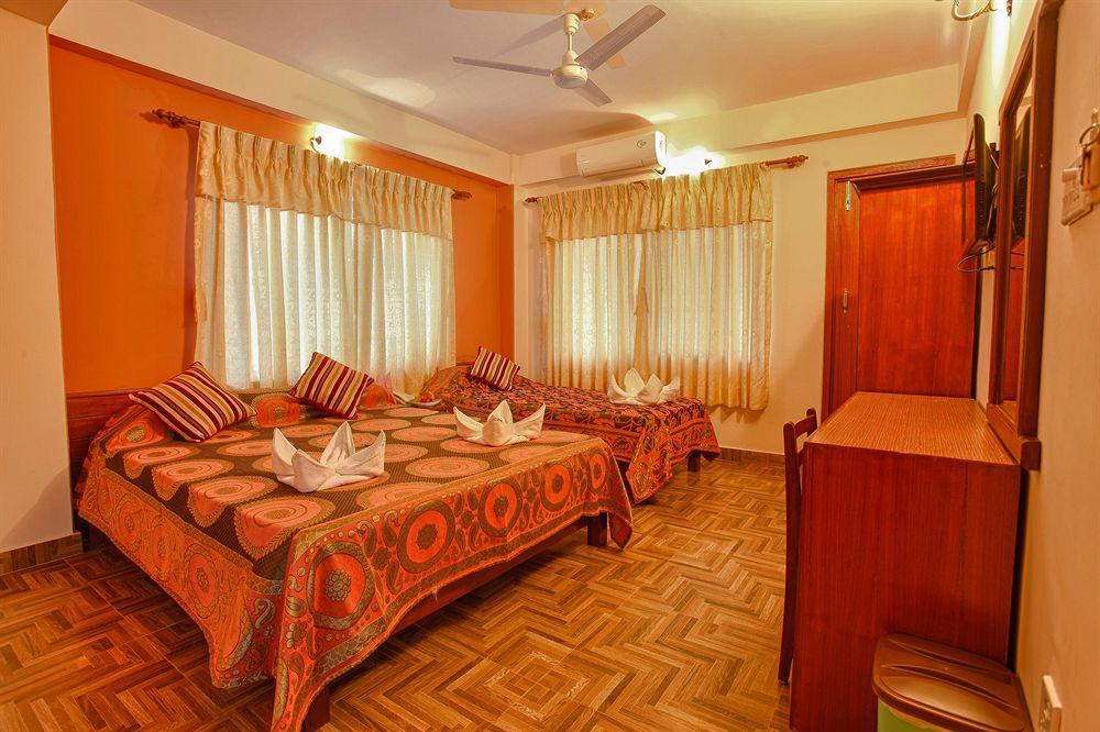 Hotel Crystal Palace Pokhara Exterior foto