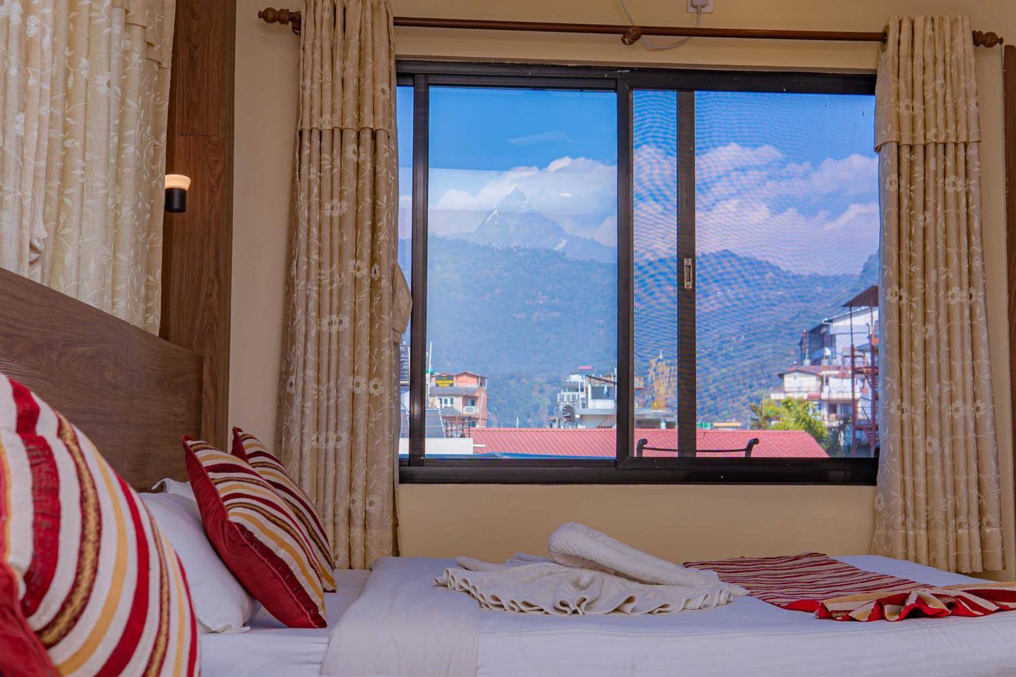 Hotel Crystal Palace Pokhara Exterior foto