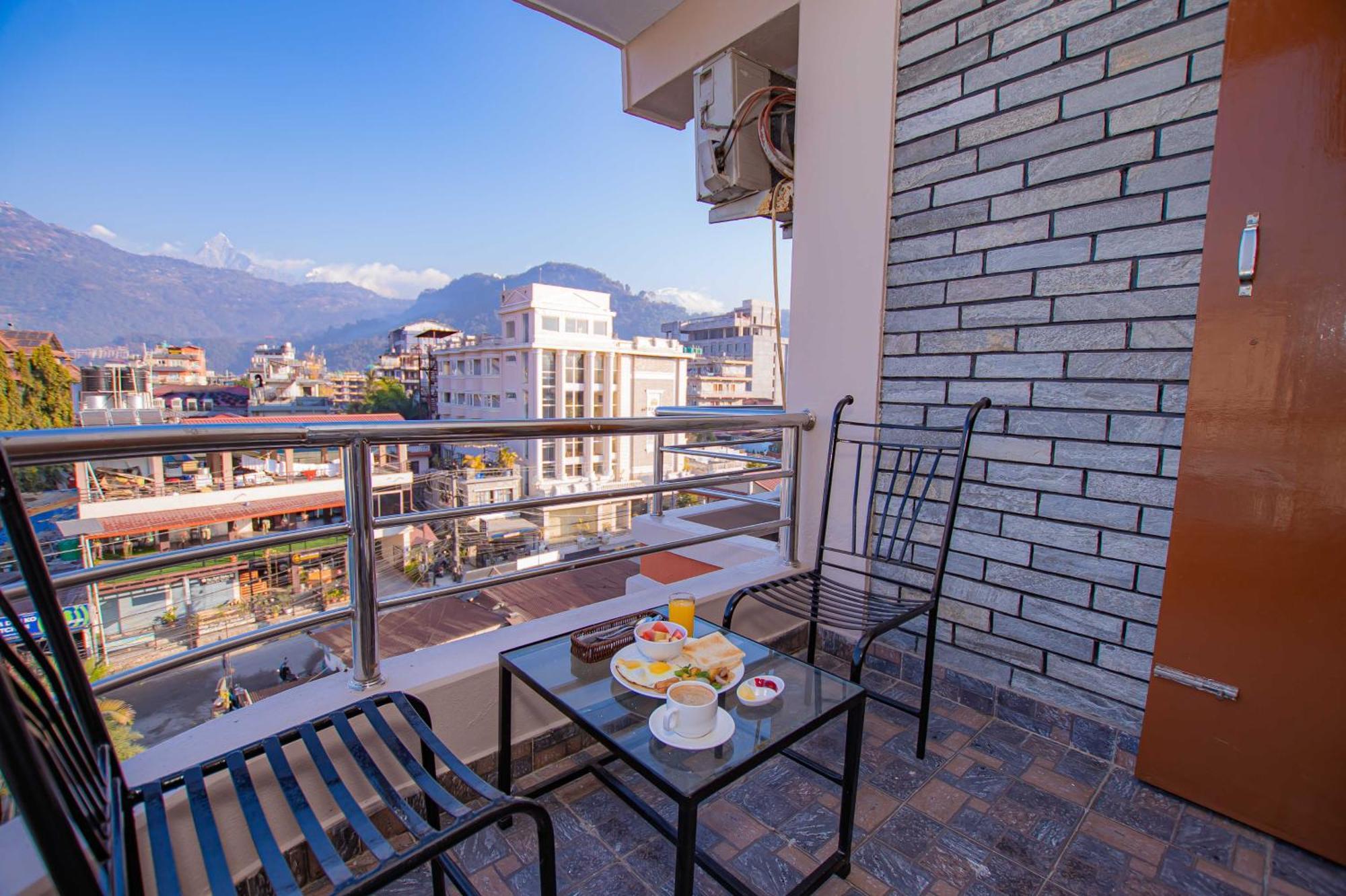 Hotel Crystal Palace Pokhara Exterior foto