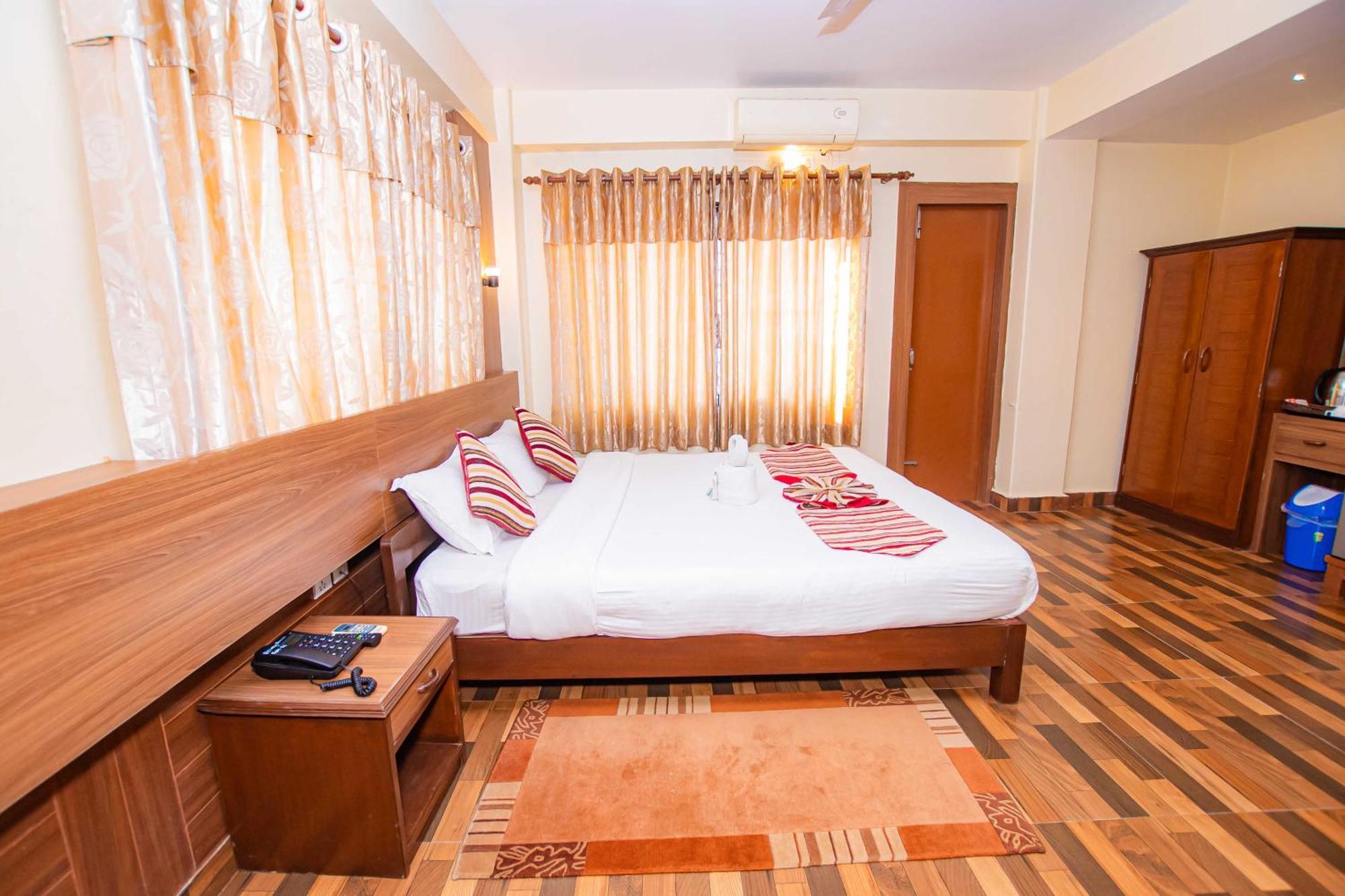 Hotel Crystal Palace Pokhara Exterior foto
