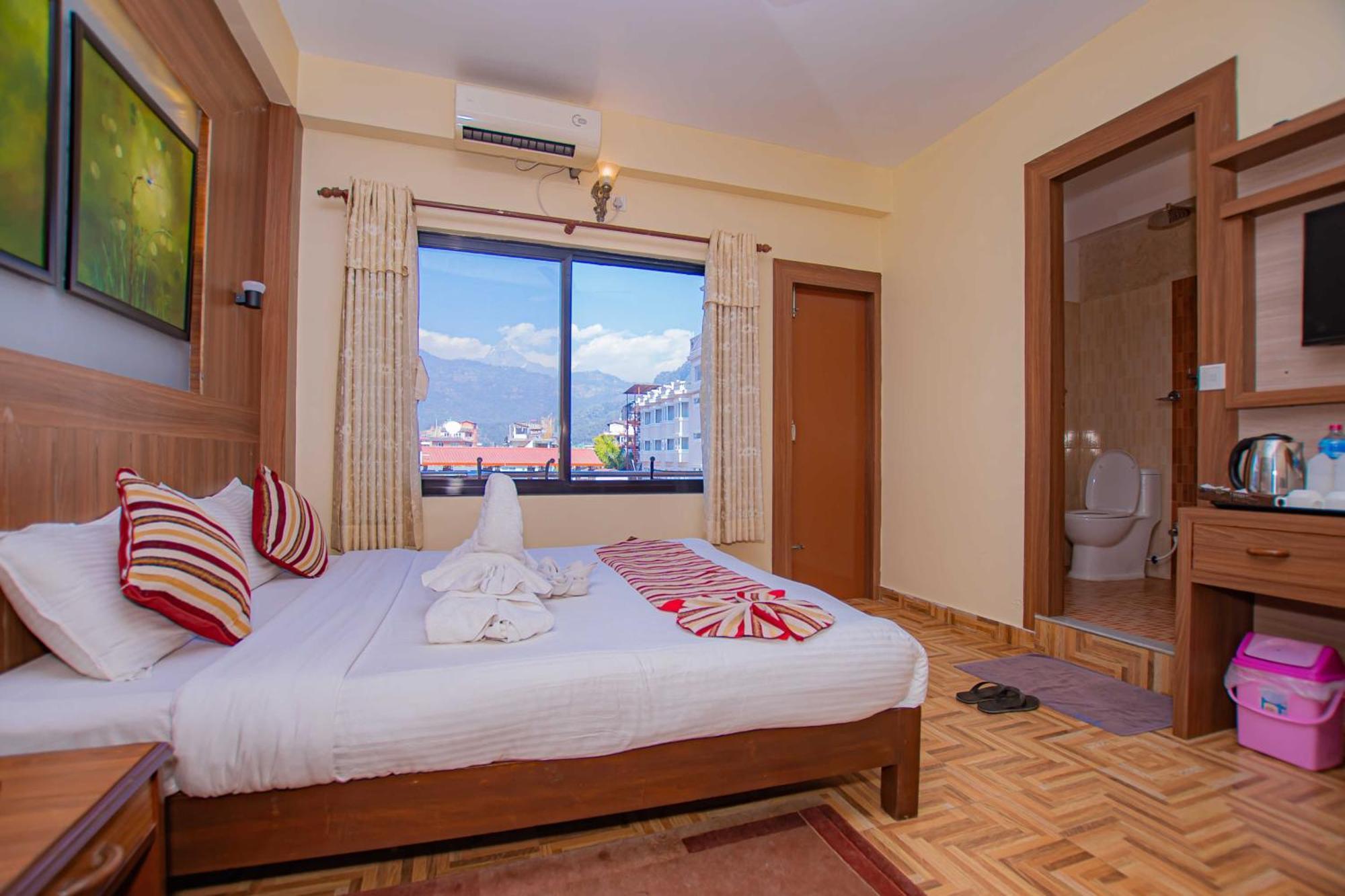 Hotel Crystal Palace Pokhara Exterior foto