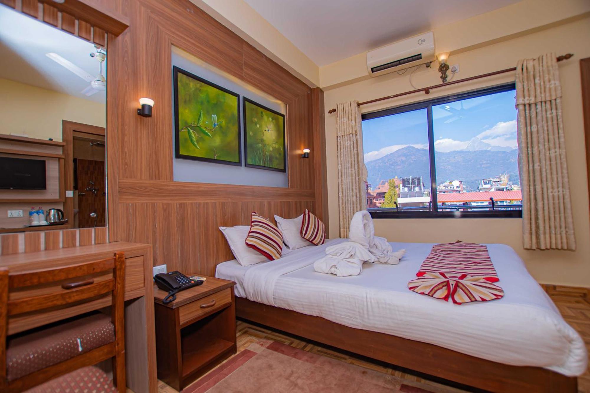 Hotel Crystal Palace Pokhara Exterior foto