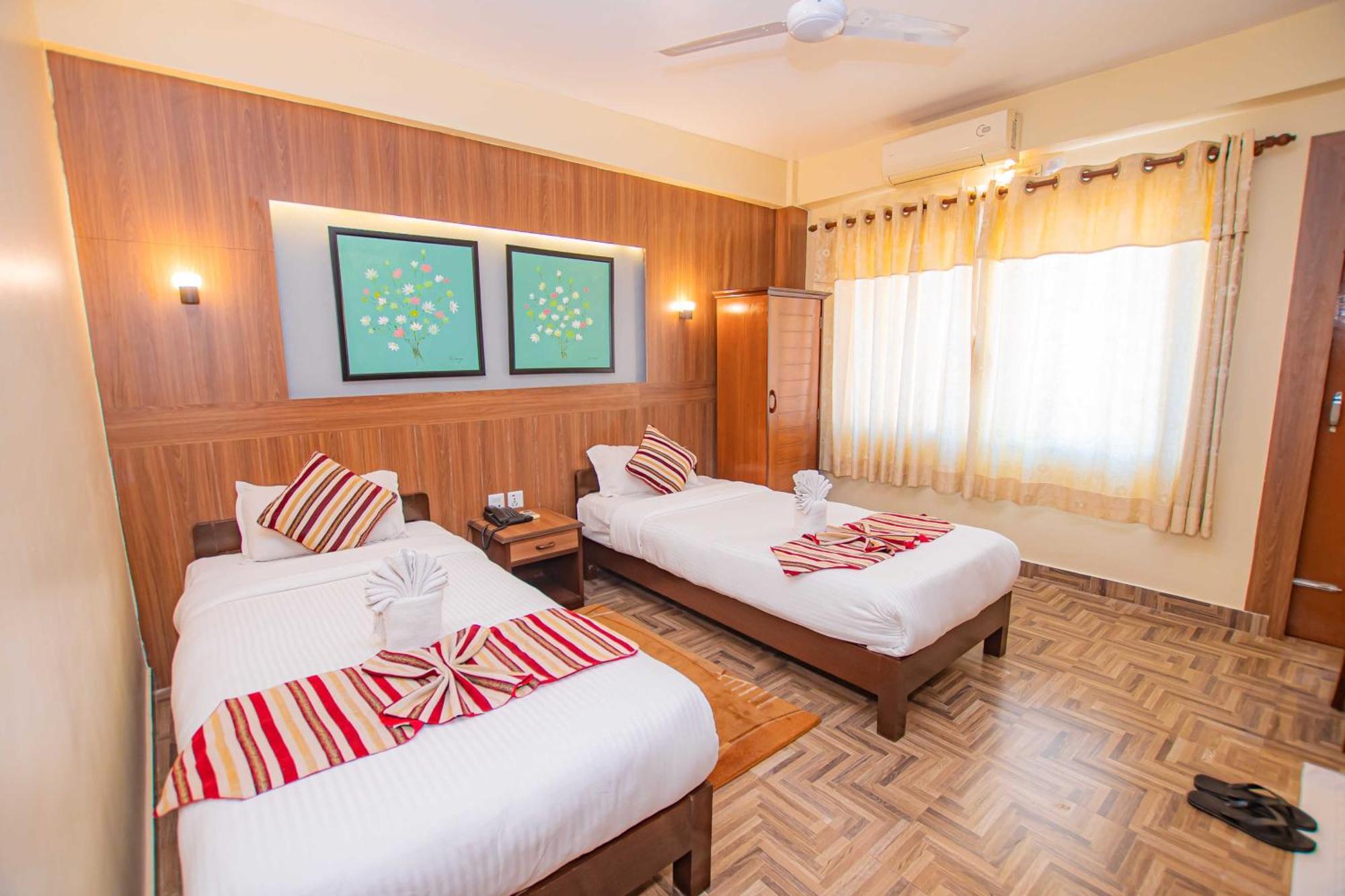 Hotel Crystal Palace Pokhara Exterior foto