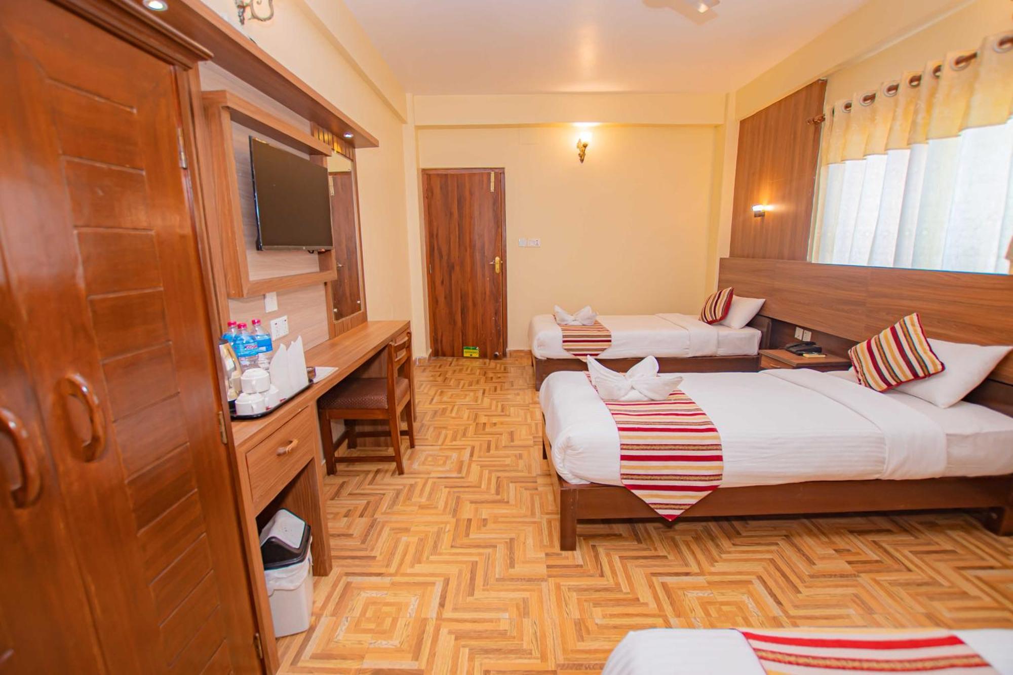 Hotel Crystal Palace Pokhara Exterior foto