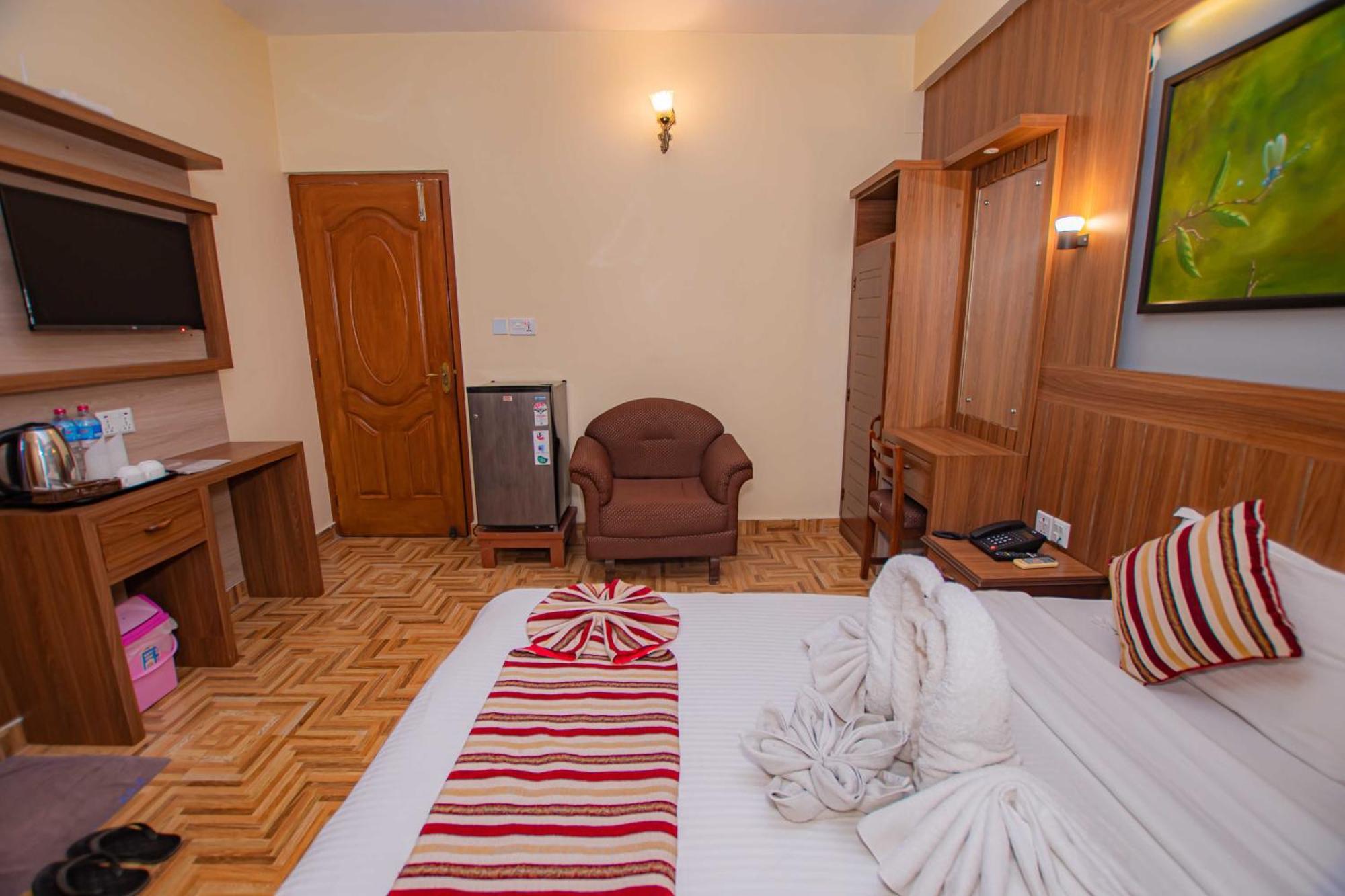 Hotel Crystal Palace Pokhara Exterior foto