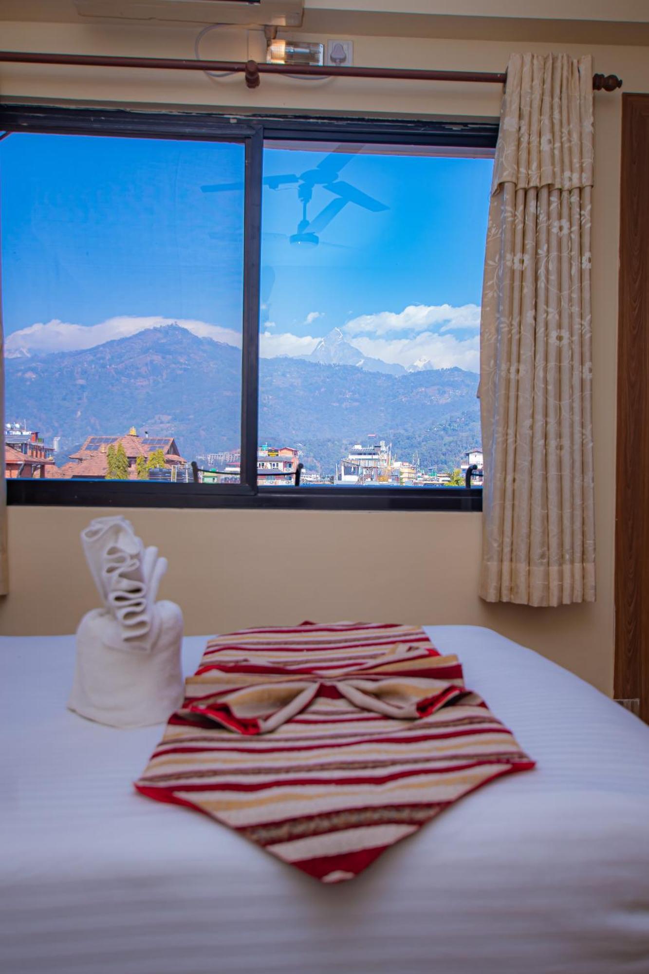 Hotel Crystal Palace Pokhara Exterior foto