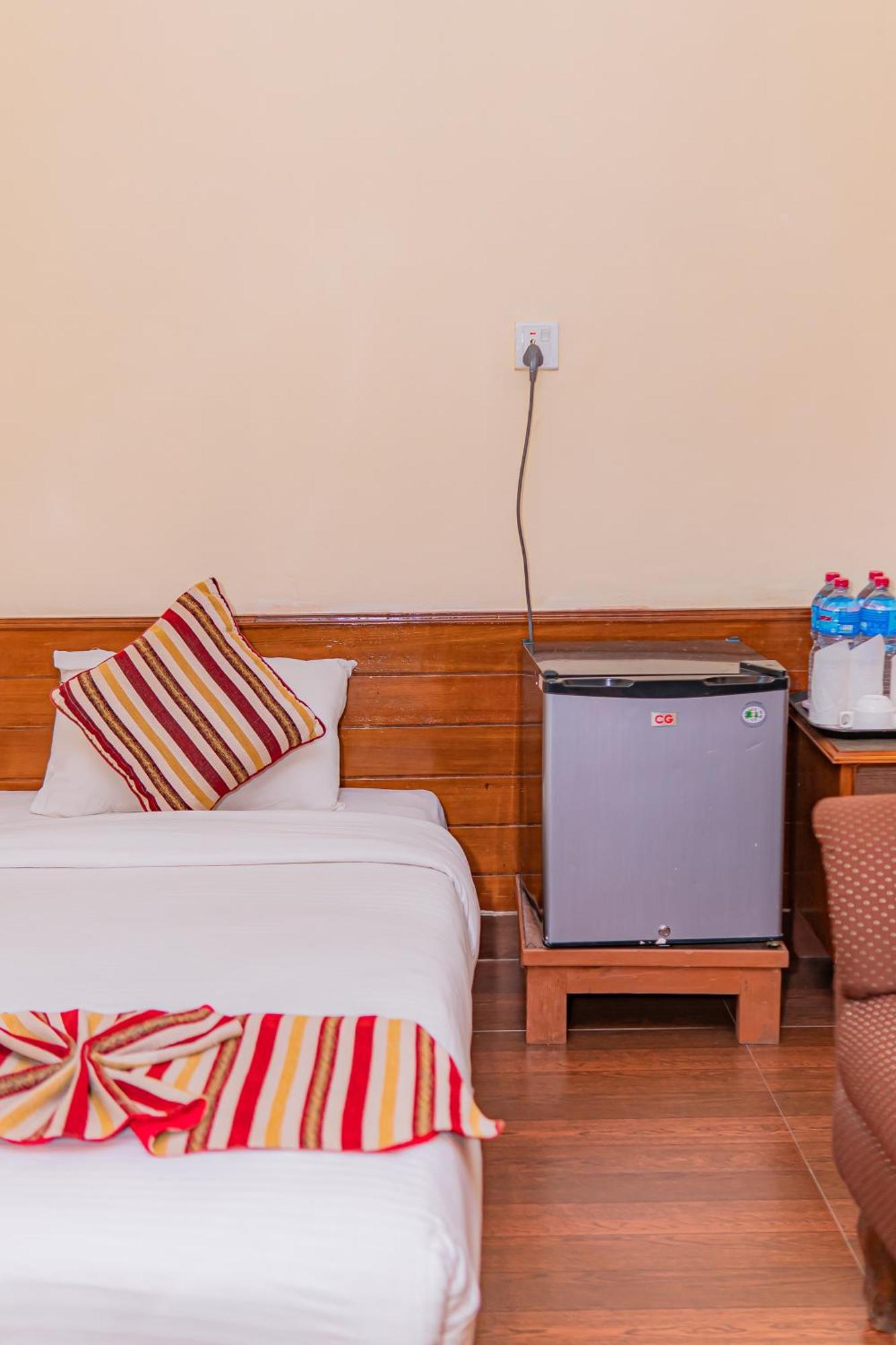 Hotel Crystal Palace Pokhara Exterior foto