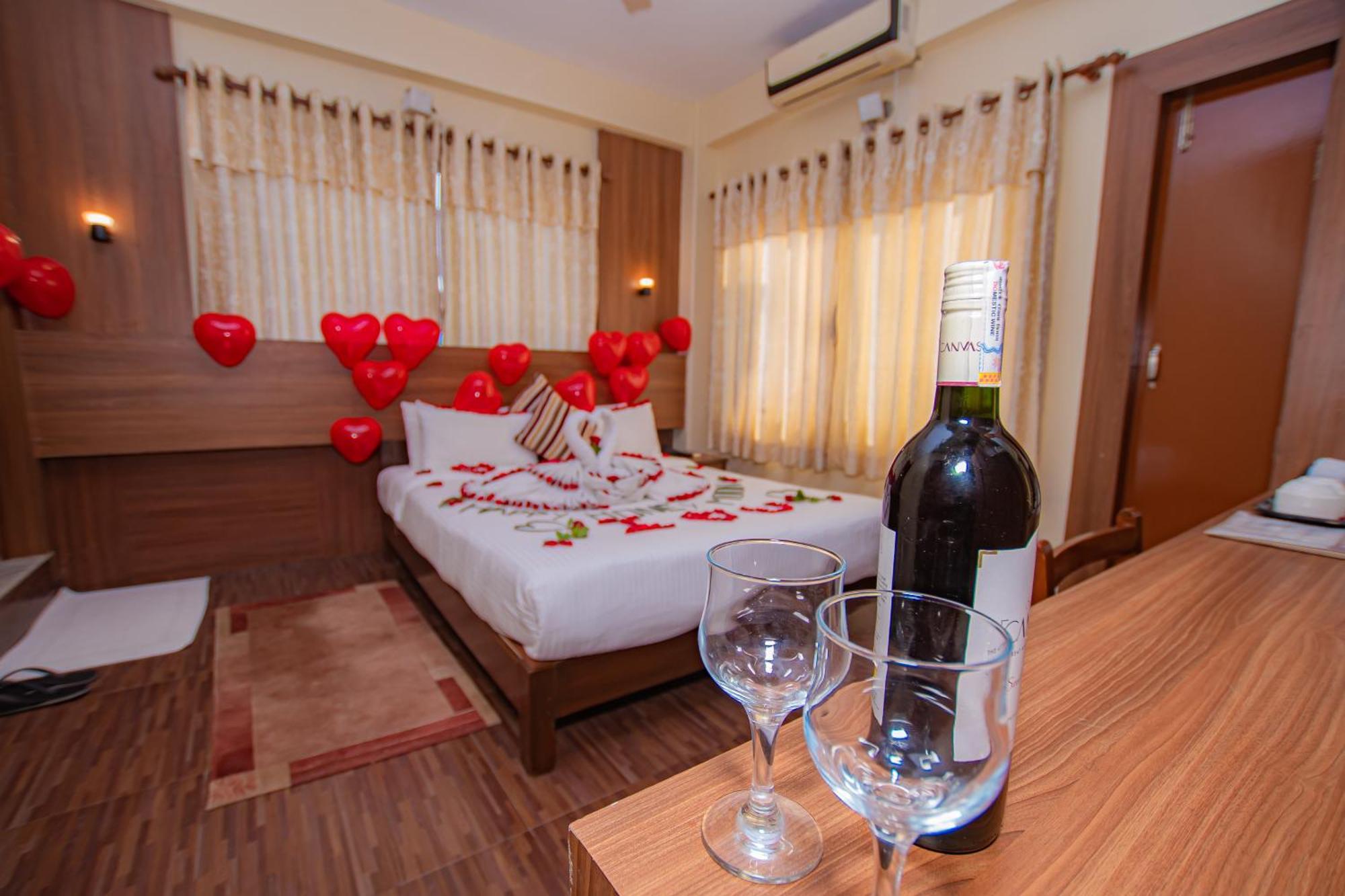 Hotel Crystal Palace Pokhara Exterior foto