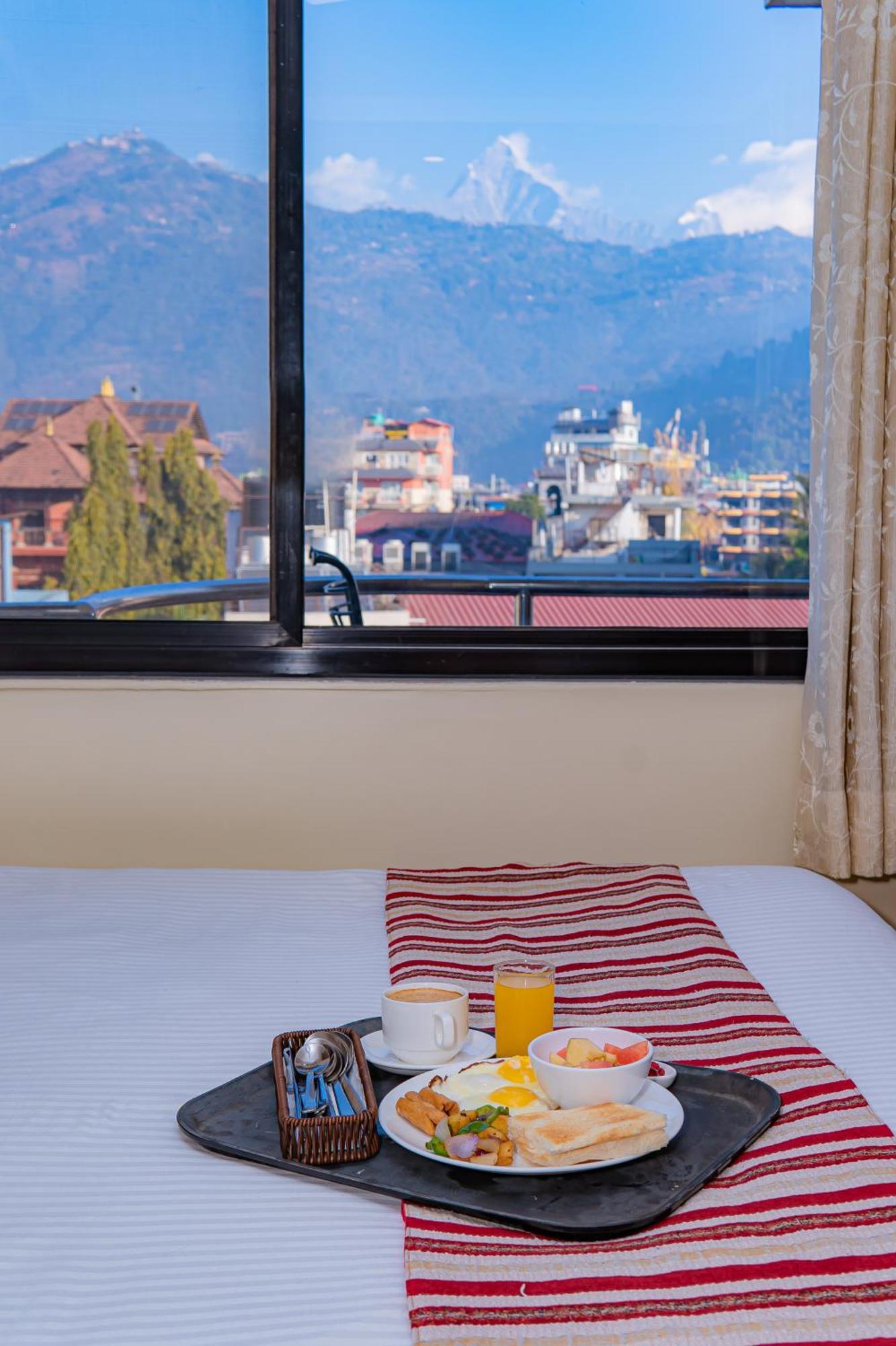 Hotel Crystal Palace Pokhara Exterior foto
